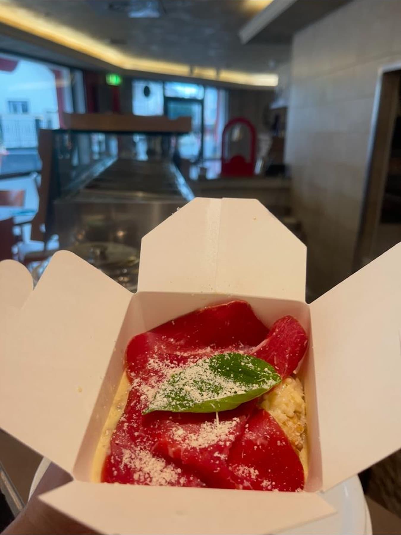 Bresaola et parmesan servis en entrée