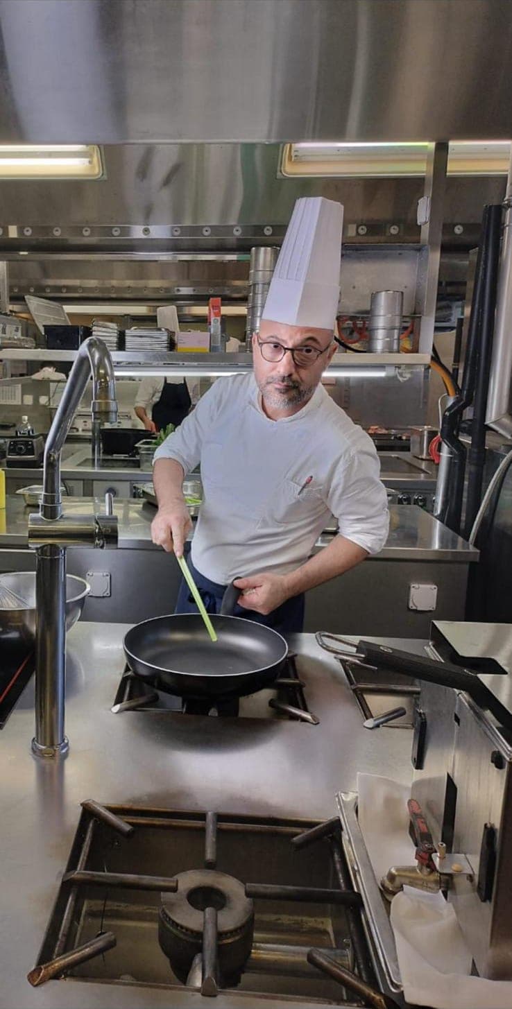 Le chef de Vice Versa en cuisine